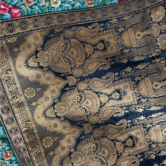 Sabyasachi Red Saree with Green parrot blouse NWT - Picture 9 of 14